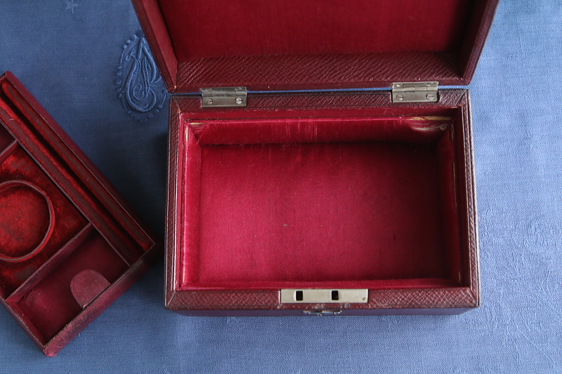 バーガンディレザー　ジュエリーボックス　アンティークストリュフ 2026020306