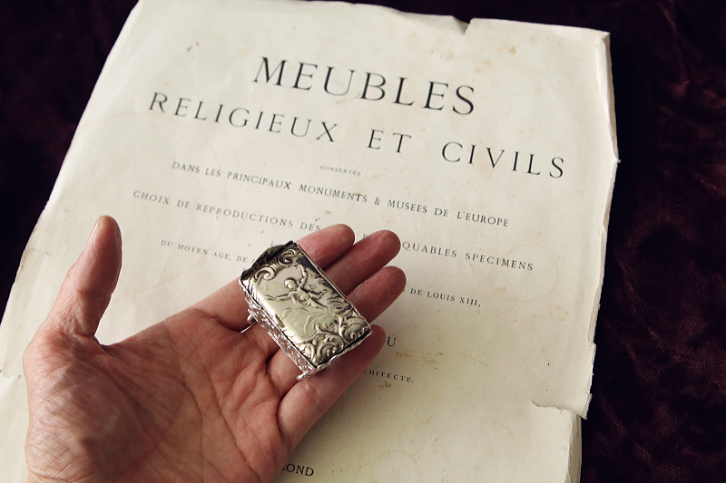 ロココの天使　シルバーベビーコット　ドイツ アンティークストリュフ