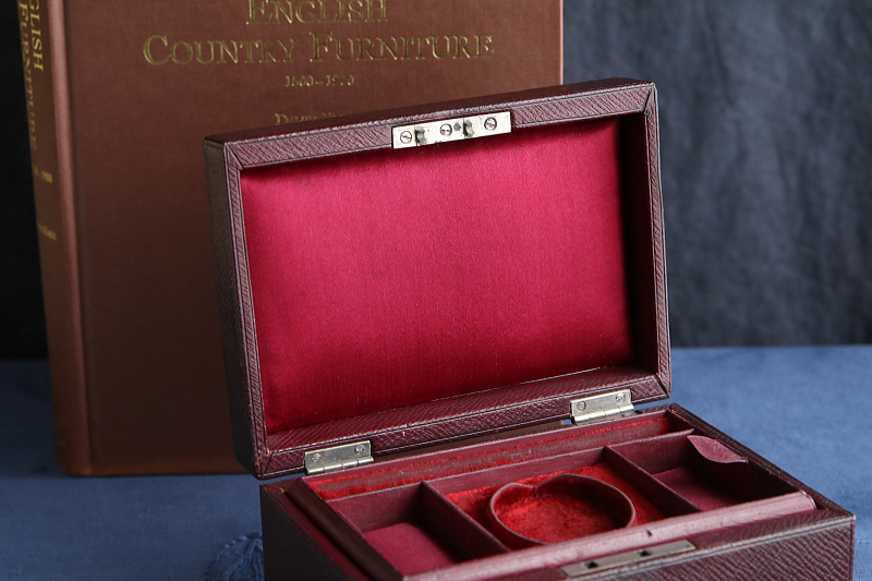 バーガンディレザー　ジュエリーボックス　アンティークストリュフ 2026020306