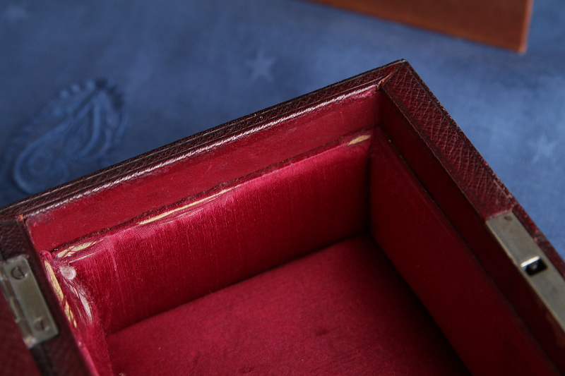 バーガンディレザー　ジュエリーボックス　アンティークストリュフ 2026020306