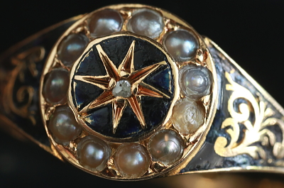 ヴィクトリアンエナメルモーニングリング　イギリス　アンティークストリュフ