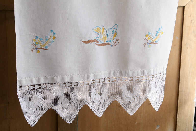 雄鶏のフィレ飾りゲストタオル　蝶の刺繍　イギリス　アンティークストリュフ