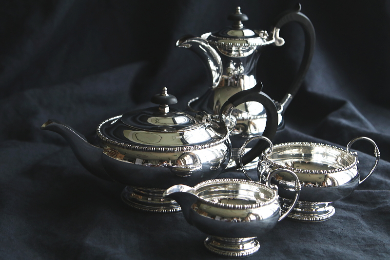 walker and hall シルバープレートティー四点揃い　ティーポット　イギリス アンティークストリュフ 20250924