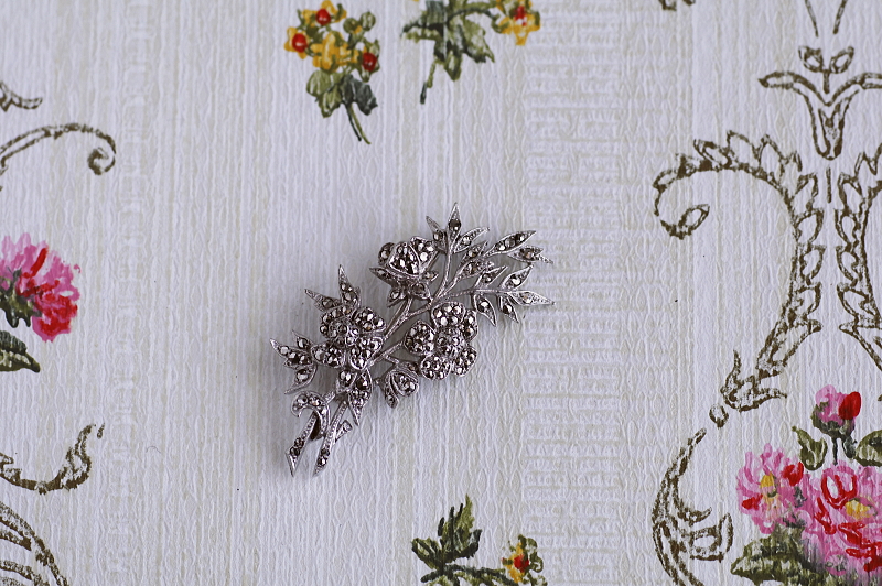 マーカサイトメタルローズスプレーブローチ　ヴィンテージジュエリー　アクセサリー　ヨーロッパ　アンティークストリュフ 20251218