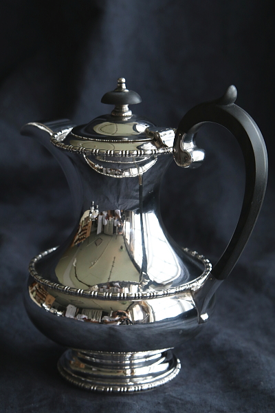 walker and hall シルバープレートティー四点揃い　ティーポット　イギリス アンティークストリュフ