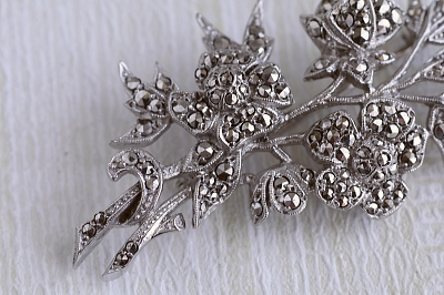 マーカサイトメタルローズスプレーブローチ　ヴィンテージジュエリー　アクセサリー　ヨーロッパ　アンティークストリュフ 20251218