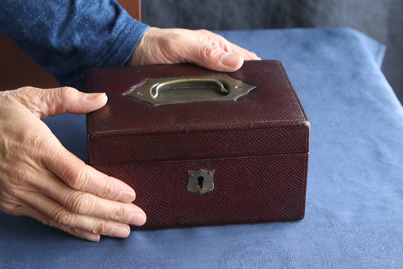 バーガンディレザー　ジュエリーボックス　アンティークストリュフ 2026020306