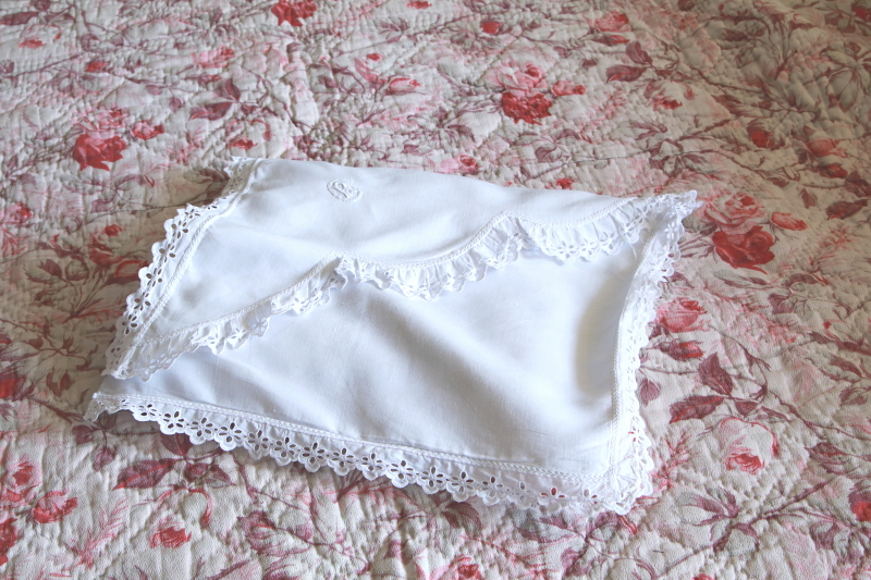 カットワークのナイトドレスケース　フランス　アンティークストリュフ