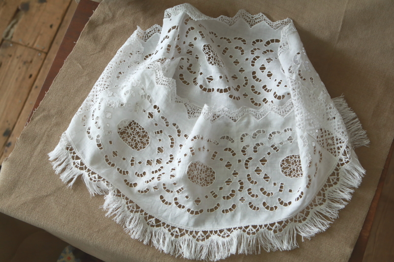 カットワークとレースのループリネンパネル　フランス　アンティークストリュフ