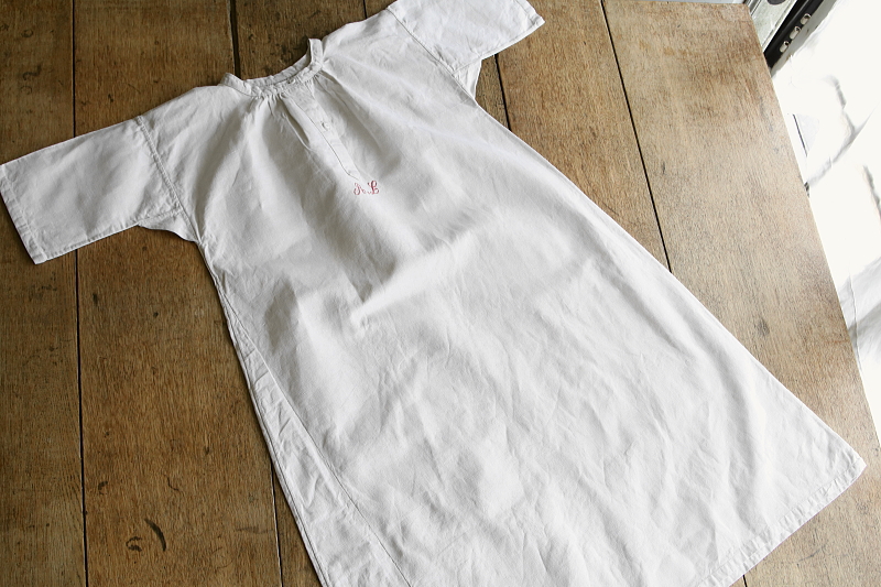 イニシャル刺繍のリネンナイティ　フランス　アンティークストリュフ