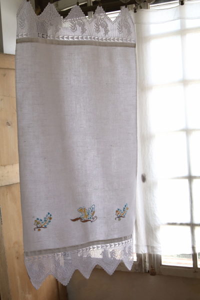 雄鶏のフィレ飾りゲストタオル　蝶の刺繍　イギリス　アンティークストリュフ