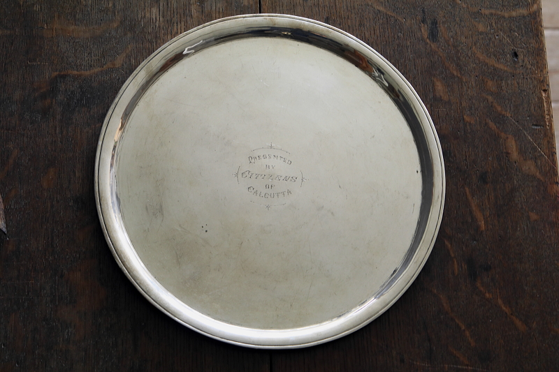 シルバープレート　ラウンドトレイ　コルカタ アンティークストリュフ