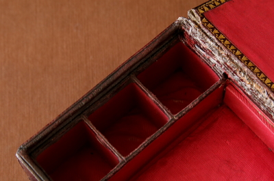 革表紙の裁縫セット　Lady's Companion　イギリス アンティークストリュフ