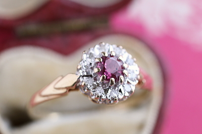 ルビーダイヤデイジーリング　ヴィンテージ　イギリス　アンティークストリュフ 20251218