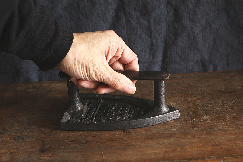 鋳鉄のフレンチアイロン　フランス アンティークストリュフ 20260109