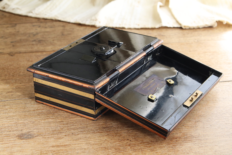 ジャパンドブラックキャッシュボックス　イギリス アンティークストリュフ