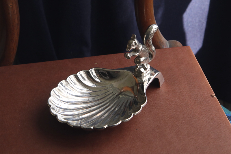 リスのナッツディッシュ　seba イギリス　アンティークストリュフ