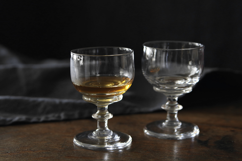 丸いボウルのステムグラス　イギリス　アンティークストリュフ