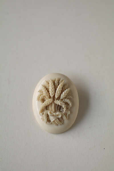 麦穂のブーケ　アイボリーブローチ　ヴィクトリアン　イギリス　アンティークストリュフ 20260327