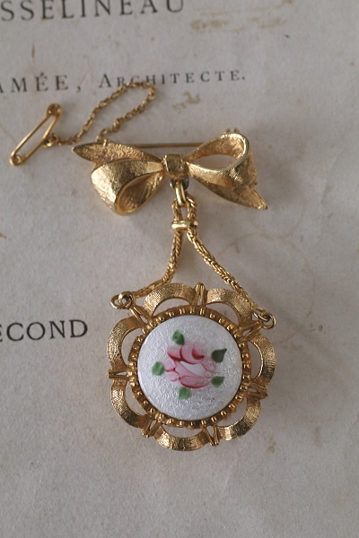 リボンのエナメルウォッチブローチ　corocraft アメリカ　イギリス　アンティークストリュフ