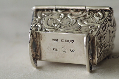 ロココの天使　シルバーベビーコット　ドイツ アンティークストリュフ