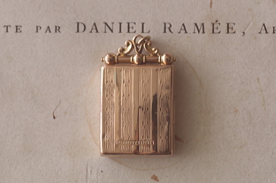 ローズゴールドバック&フロント　ロケットチャーム　イギリス　アンティークストリュフ