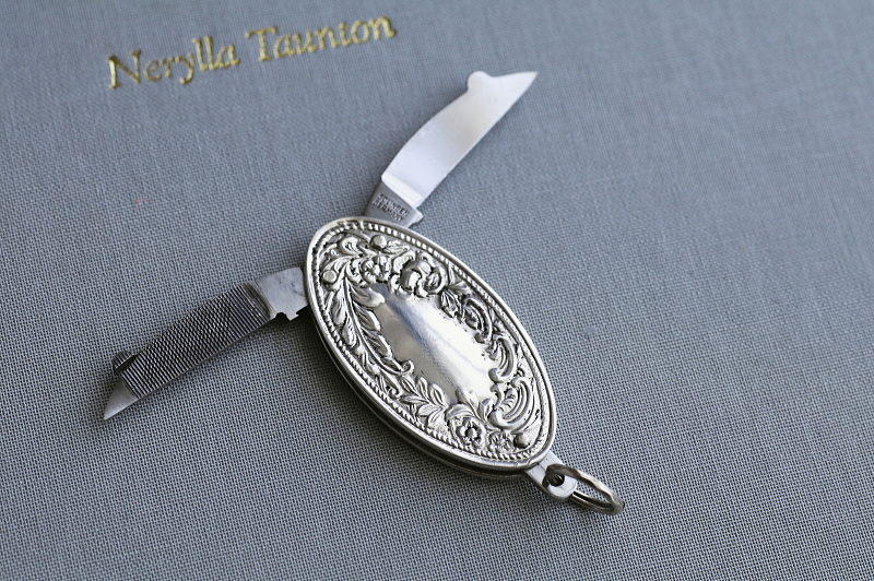 薔薇のシルバーケース　ネイルナイフ　ドイツ　アンティークストリュフ