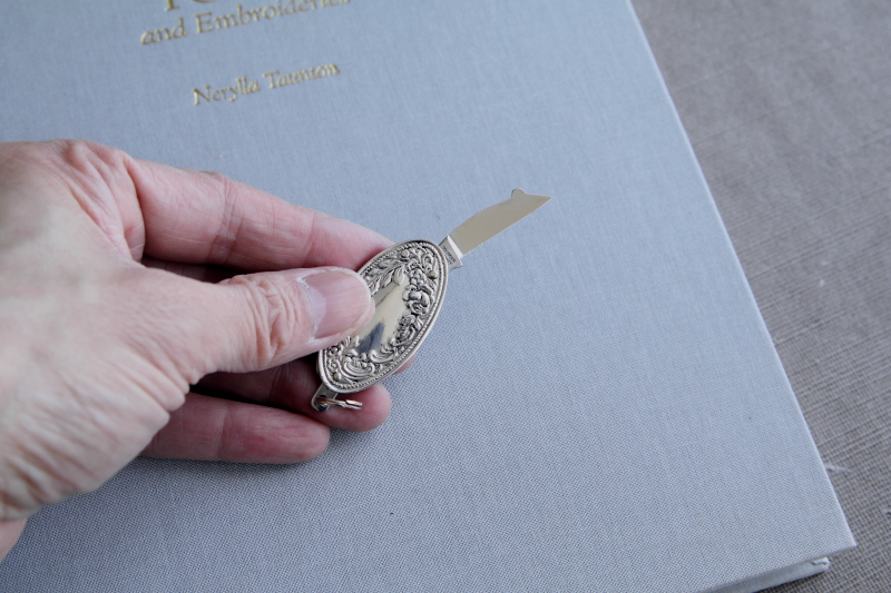 薔薇のシルバーケース　ネイルナイフ　ドイツ　アンティークストリュフ