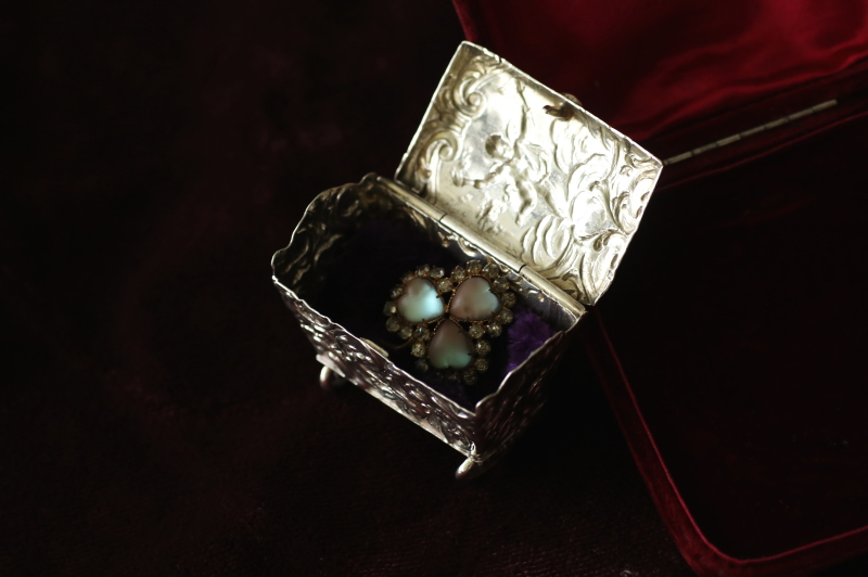 ロココの天使　シルバーベビーコット　ドイツ アンティークストリュフ