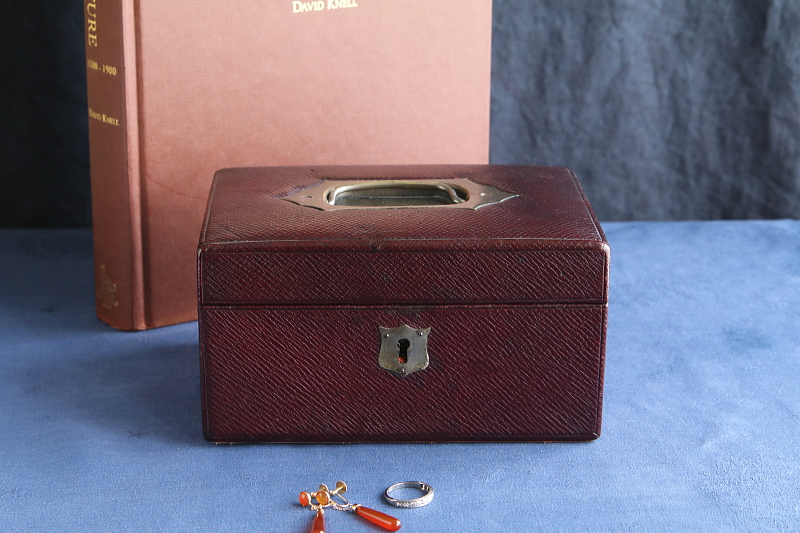 バーガンディレザー　ジュエリーボックス　アンティークストリュフ 2026020306