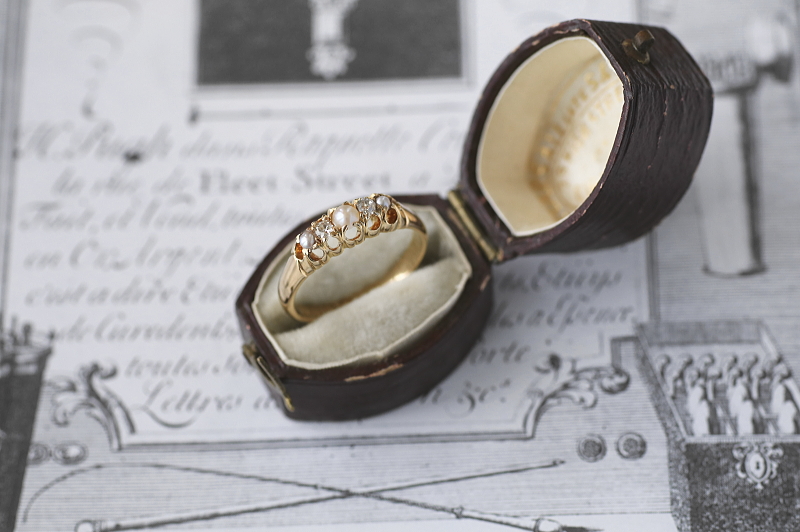 パールアンドオールドマインカットダイヤモンド　ファイブストーンリング　イギリス　アンティークストリュフ