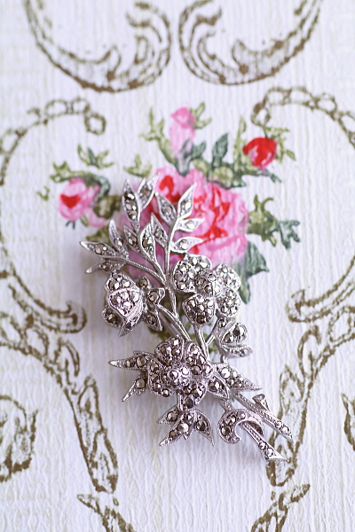 マーカサイトメタルローズスプレーブローチ　ヴィンテージジュエリー　アクセサリー　ヨーロッパ　アンティークストリュフ 20251218