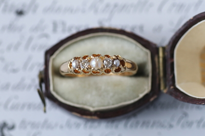 パールアンドオールドマインカットダイヤモンド　ファイブストーンリング　イギリス　アンティークストリュフ