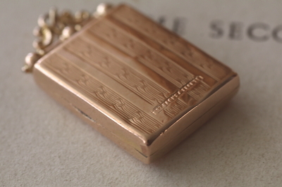 ローズゴールドバック&フロント　ロケットチャーム　イギリス　アンティークストリュフ