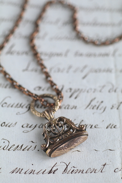 ヴィクトリアンメタルフォブシール　イギリス　アンティークストリュフ 20251217