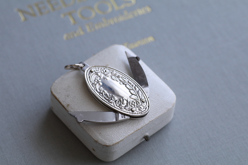 薔薇のシルバーケース　ネイルナイフ　ドイツ　アンティークストリュフ