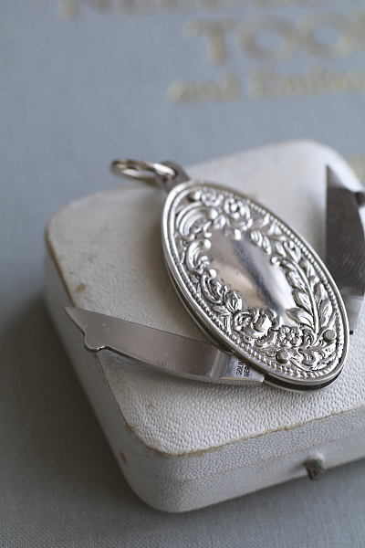 薔薇のシルバーケース　ネイルナイフ　ドイツ　アンティークストリュフ