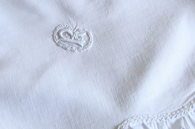 カットワークのナイトドレスケース　フランス　アンティークストリュフ