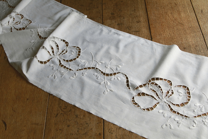 ヤドリギとリボン　カットワーク刺繍パネル　フランス　アンティークストリュフ