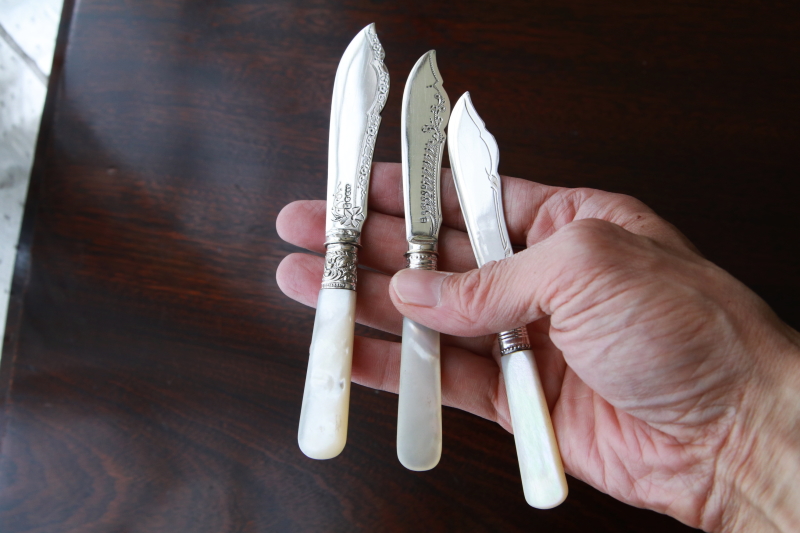 マザーオブパールハンドルバターナイフ　ティーナイフ　イギリス　アンティークストリュフ