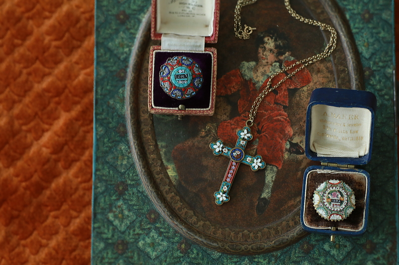 マイクロモザイクのスーベニールブローチとクロスペンダント　イタリア　アンティークストリュフ 20250625