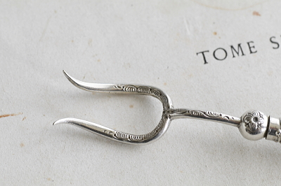 小さなサービングフォーク　ヴィクトリアン　イギリス　アンティークストリュフ