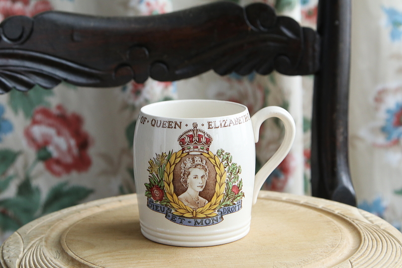 エリザベス2世のコロネーションマグ　spode copeland イギリス　アンティークストリュフ