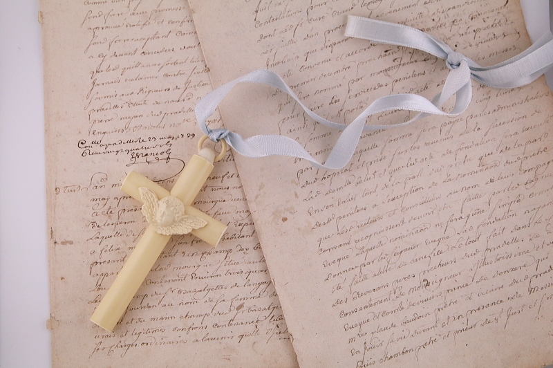 天使のゆりかごの十字架　セルロイド　フランス　アンティークストリュフ