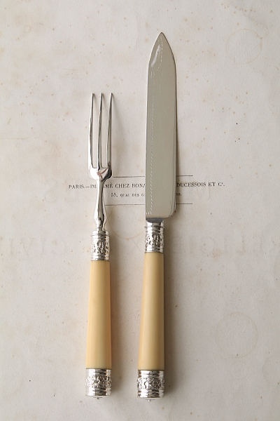 エングレービングのデザートナイフアンドフォーク　アイボリーハンドル　象牙　イギリス アンティークストリュフ