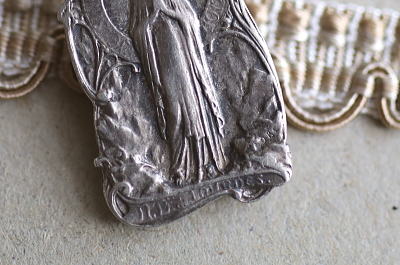 ルルドの聖母のシルバーメダイ　フランス アンティークストリュフ