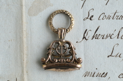 ヴィクトリアンメタルフォブシール　イギリス　アンティークストリュフ 20251217