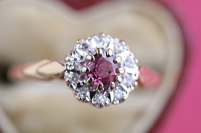 ルビーダイヤデイジーリング　ヴィンテージ　イギリス　アンティークストリュフ 20251218