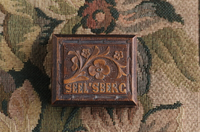 木彫スタンプケース　seelisberg　スイス アンティークストリュフ