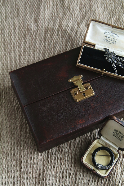 モロッコレザー　ジュエリーケース　イギリス　アンティークストリュフ 202602012
